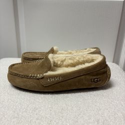 Women’s Ugg Slipper Size 5