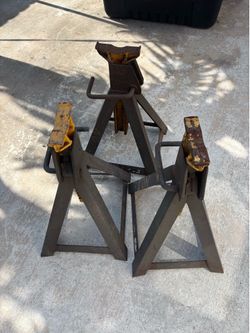 Jack stands