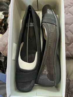 Women’s shoes size 8