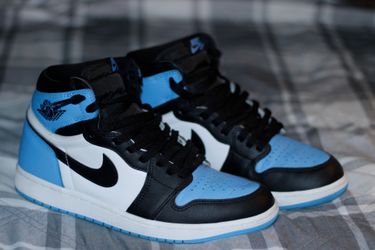 Air Jordan 1 UNC