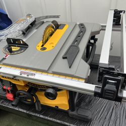 DEWALT 15 Amp Corded 8-1/4 in. Compact Portable Jobsite Tablesaw