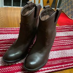 JustFab Low Cowboy Boot Size 6
