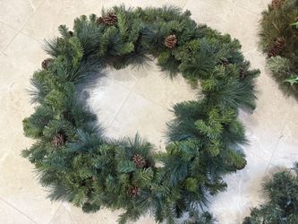 2 Wreaths & Lighted Garland With Pine Cones 