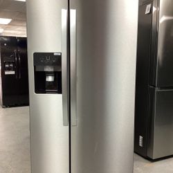 Whirlpool Side-by-Side Refrigerator in Stainless steel with Freezer Door Bins: 4 Fixed and Adaptive Defrost