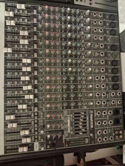 Mackie ProFX16 16-Channel Mixer