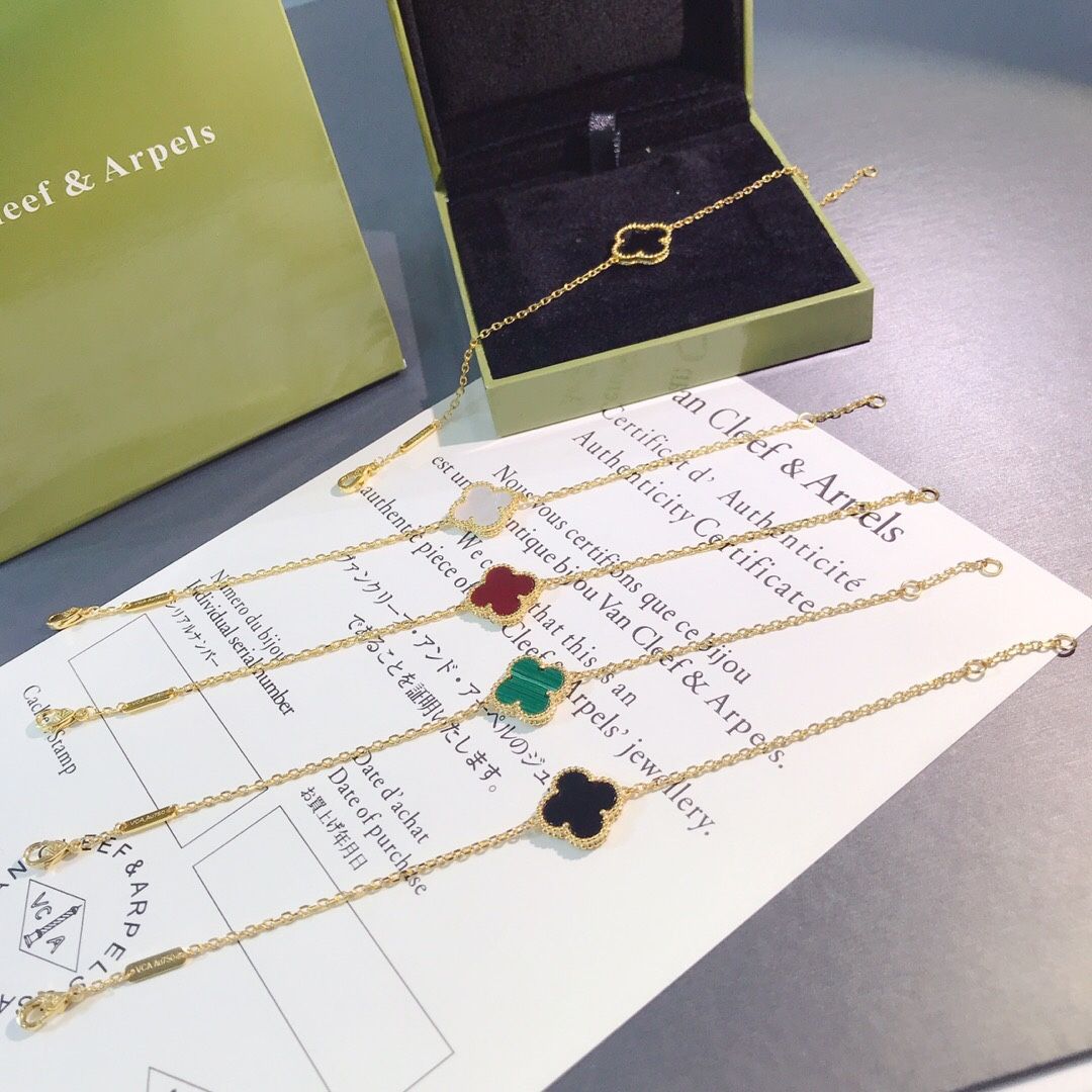 Van CLeef & Arpels Four-leaf clover single flower bracelet