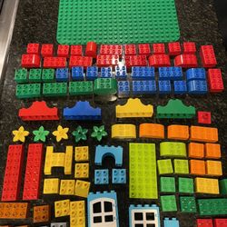 Lego Duplo Lot of 100+ Building Blocks with Large Building Plate