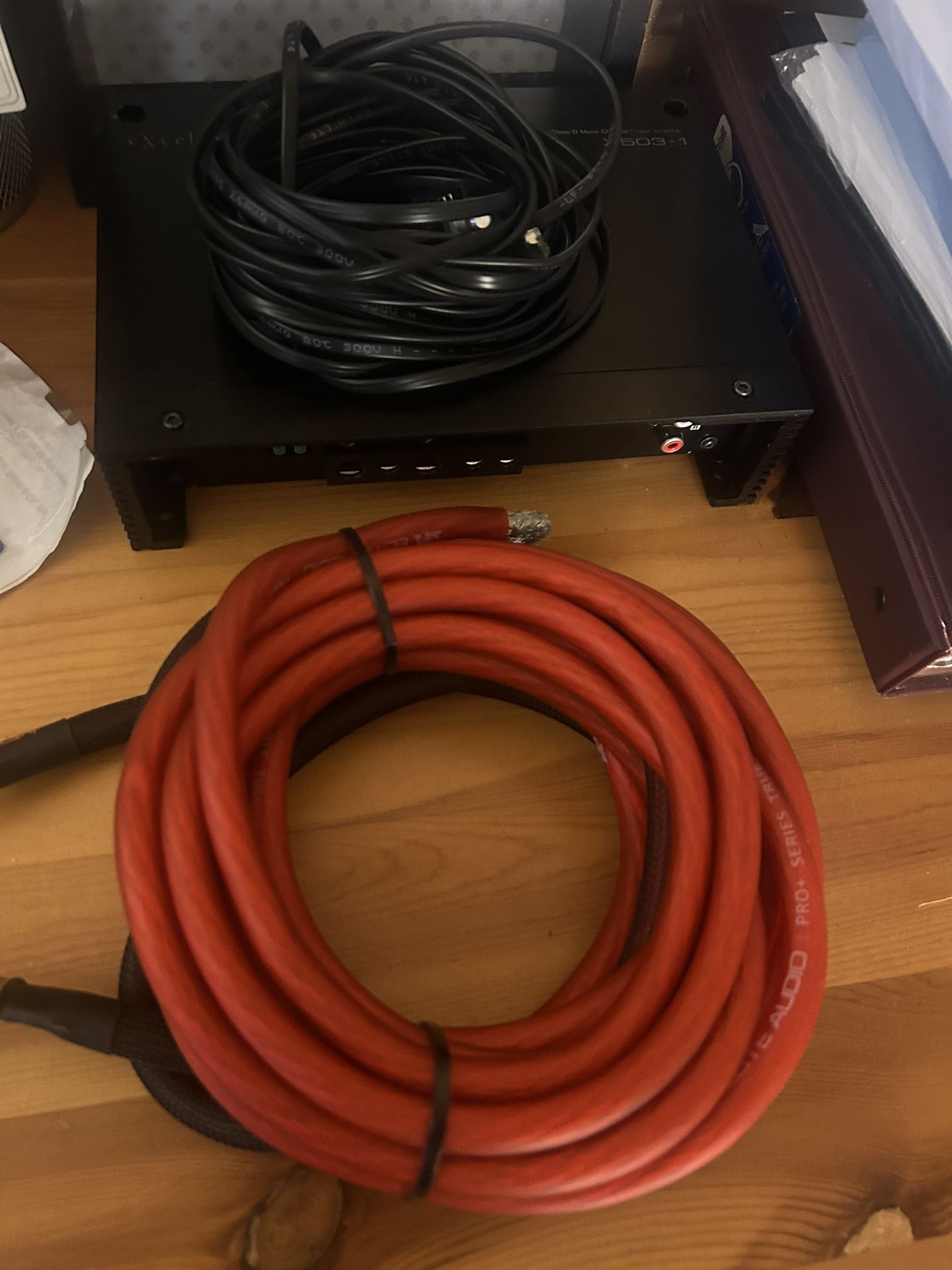 Vendo Amplificador Y Cable Para La Corriente 95%. Nuevo. Con Cajón De Bocinas Kiker ….size 12”. Todo X $550