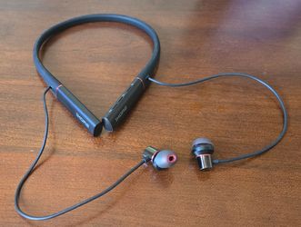 1MORE wireless neckband Bluetooth earbuds