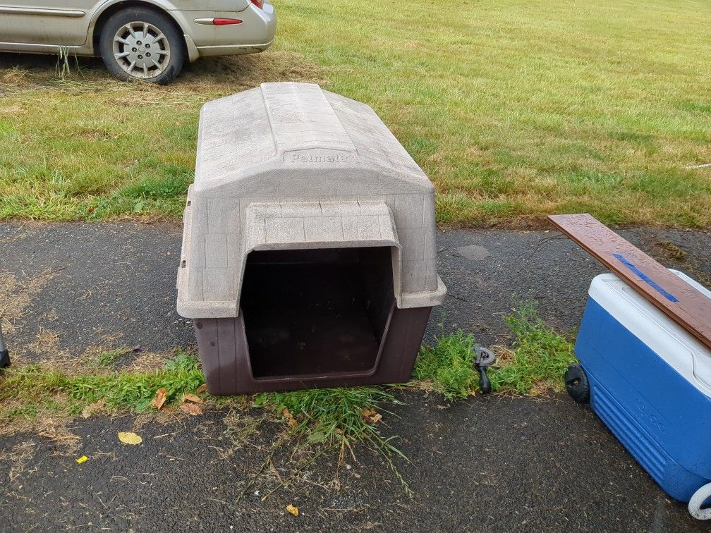 Large Dog Kennel
