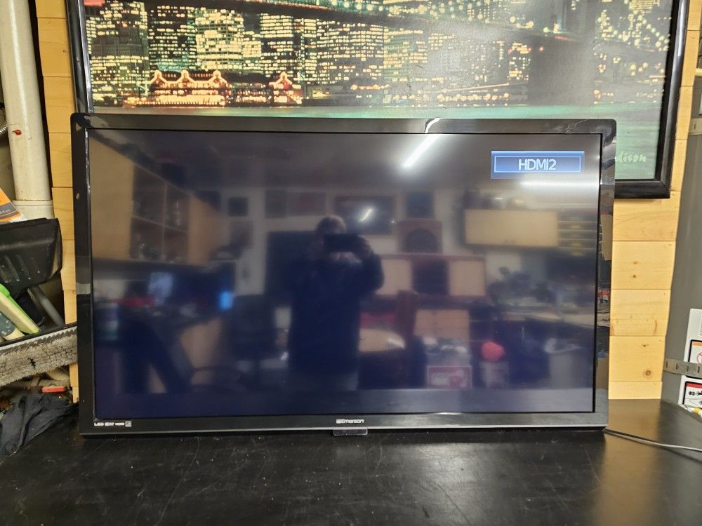 Emerson 55in TV