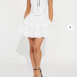 Fashionnova size L/ not stretchy fits like M‼️