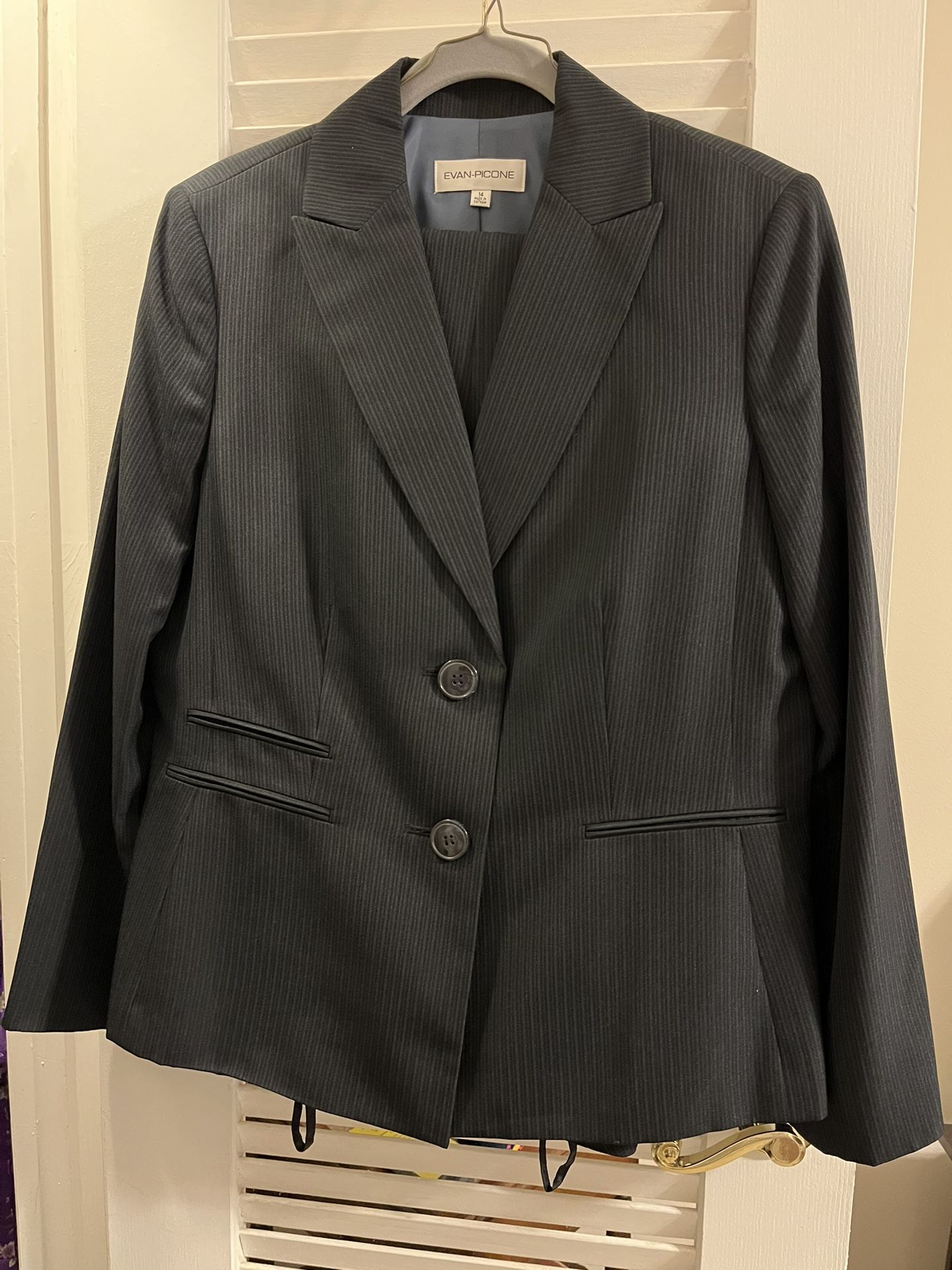 Women’s Professional Suit
