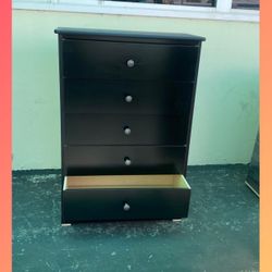Dresser/ Five drawers dresser