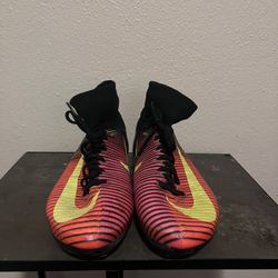 SOCCER CLEATS!!! (READ DESCRIPTION)