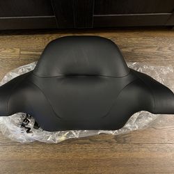 2023 Road Glide Limited OEM seat, passenger backrest, windscreen, & handlebar