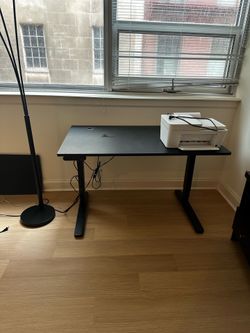 UPLIFT Desk
