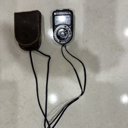 sekonic L2 universal exposure meter with case