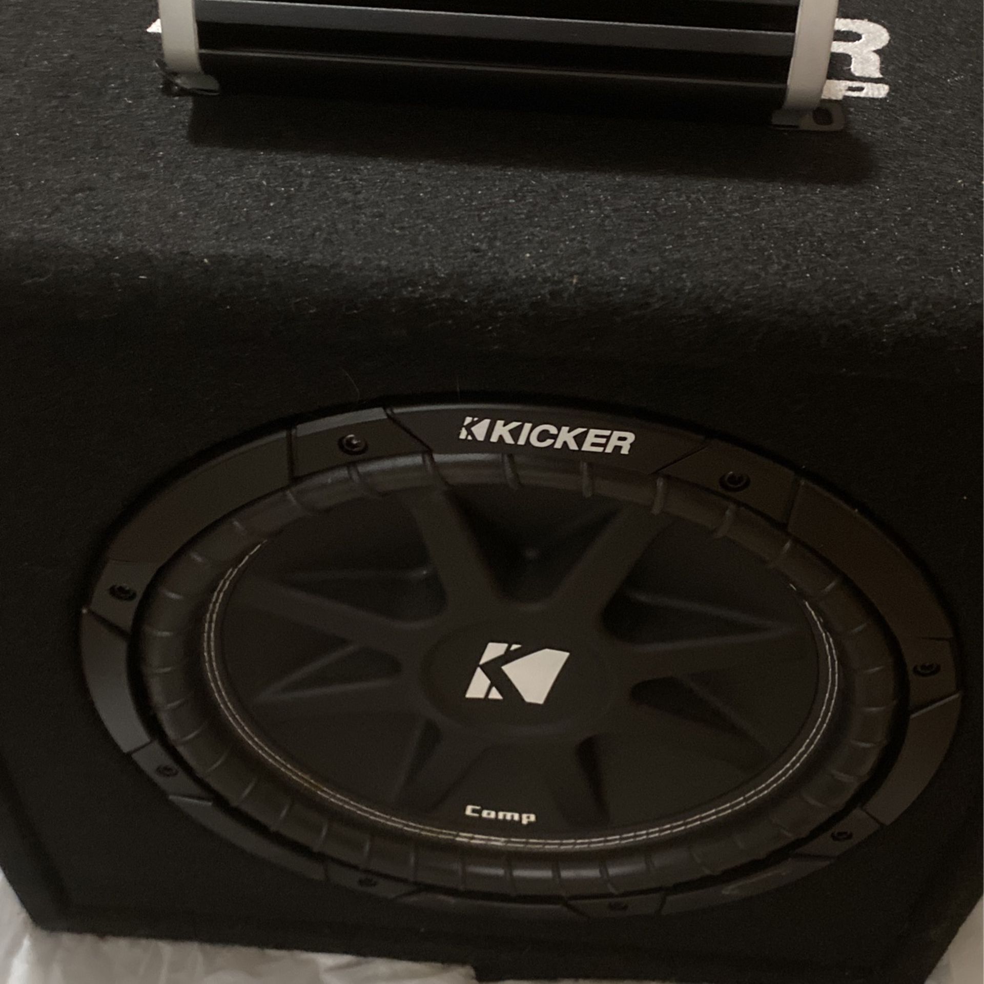 Kicker 12’’ Subwoofer with Kicker DXA250.1 Amplifier