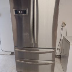 Refrigerator 