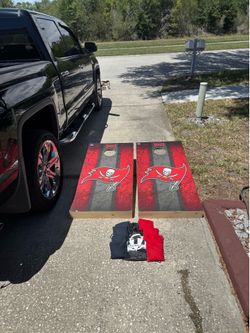 Victory Tailgate Tampa Bay Buccaneers 2x4 Wood Cornhole Set w/ Bags & Case