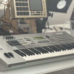 Yamaha Motif 6 Music Production Synthesizer 