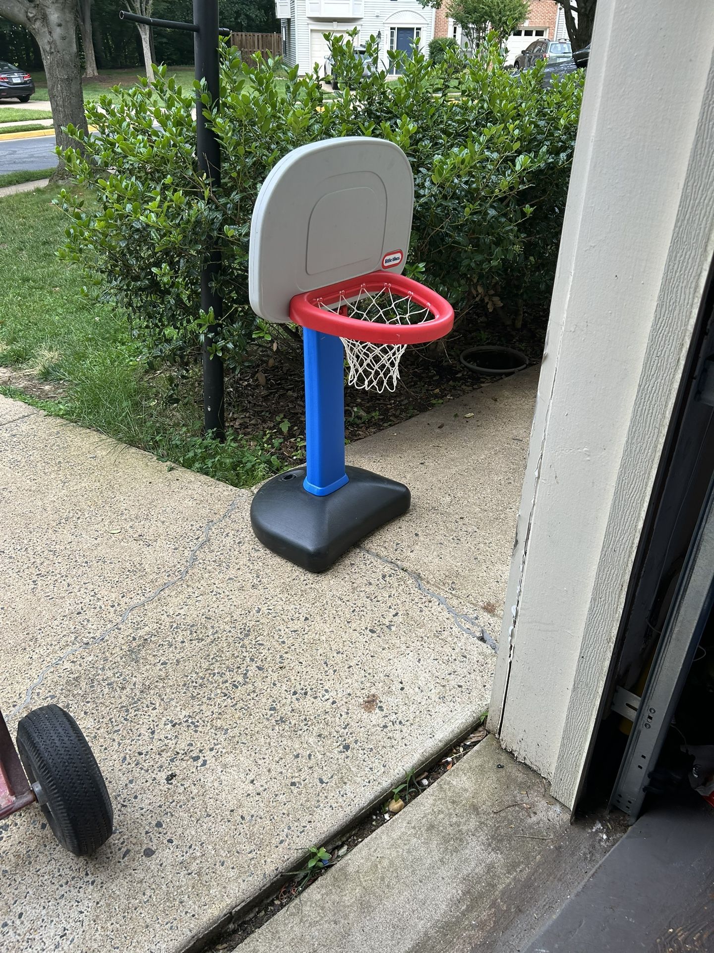 Basketball hoop