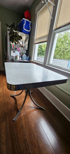 Retro Diner Table
