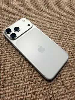 iPhone 17 Pro Max 512GB Unlocked (silver)