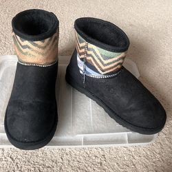 UGG Short Cut Boots Size 8 Black Classic Southwest Aztec