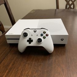 Xbox One S 1tb With One controller 
