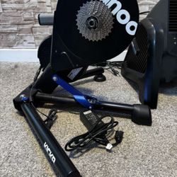 Wahoo-KICKR-Core-Smart-Trainer-V5- Wahoo-Headwind-Fan-Indoor-Cycling-Setup
