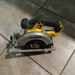 6 1/2  Circular Saw Dewalt 20V