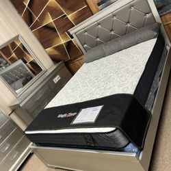 Stylish Stunning Bedroom Set!