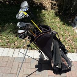 Mens Callaway big Bertha golf club set.  Complete right handed set with golf bag