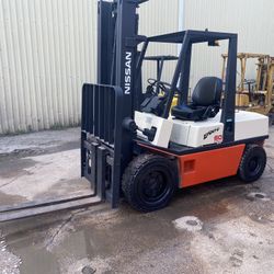 Nissan 6000lb forklift 