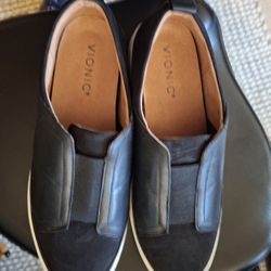 Womens Size 8 Flat Black Shoes By Vionic