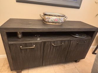 Table Chairs And Console