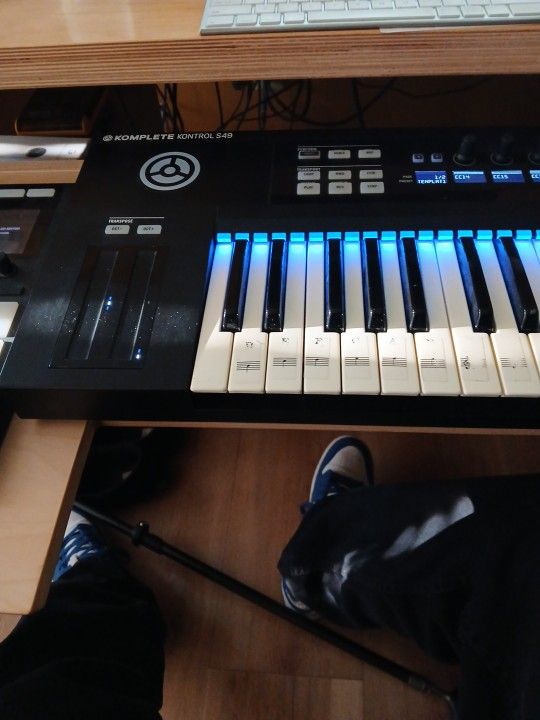 Kompete Kontrol S49