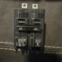 12 Siemens 2pole 20amp Bolt On Breakers