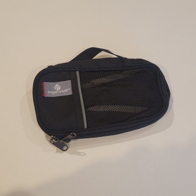 Eagle Creek Pack-It System Quater Cube 41057 Black. New, no tags.  UPC 
0(contact info removed)7.  Measurements 8x4". Weight 2oz plus shipping materia