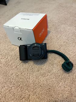 Sony - Alpha ZV-E10 Kit Mirrorless Vlog Camera with 16-50mm Lens - Black