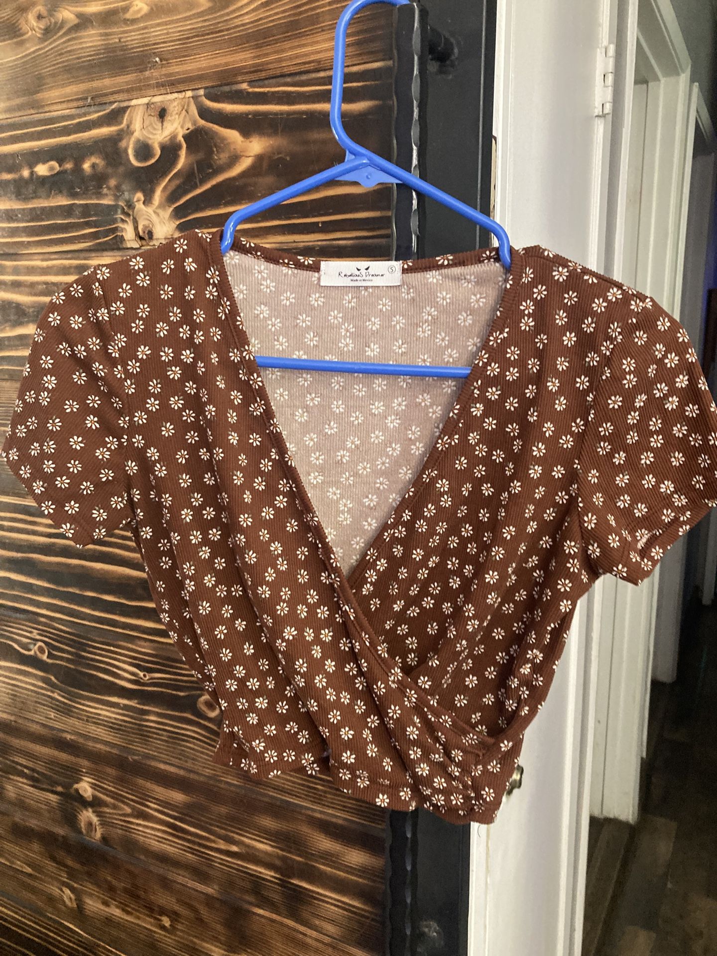 Woman’s Crop Top Size Small