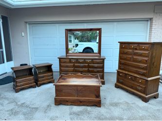 Vintage Solid Wood Sprague & Carleton 5 Piece Bedroom Set Dresser Chest Nightstands & Blanket Chest