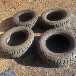 275 65 18 Baja Boss AT Mickey Thompson 