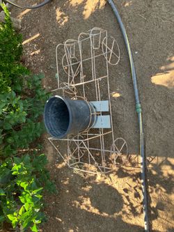 Metal car plant holder pot planner