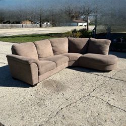 Brown Curved Sectional w Chaise 