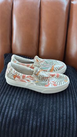 Vans Classic Slip-On shoes feature a botanical "California Floral" print Size 6
