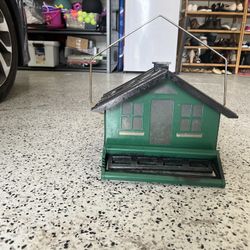 Bird feeder