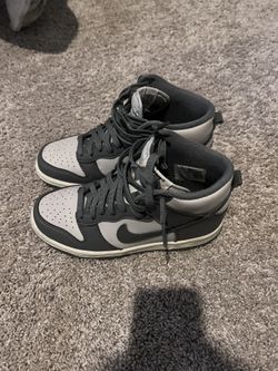 Nike Dunks Grey. 